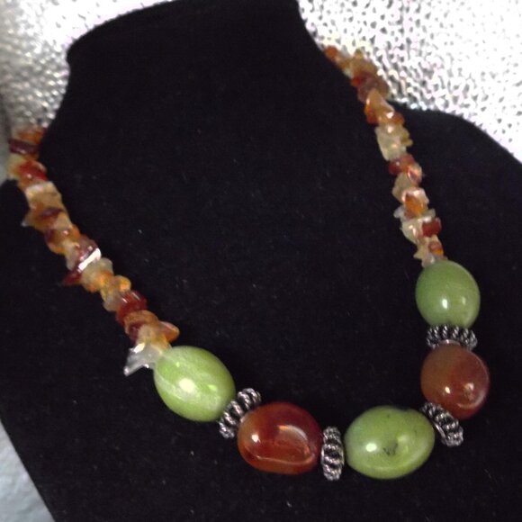 NATURAL OLIVINE AND CARNELLIAN STONE W/ RED AGATE CHIP NECKLACE 60